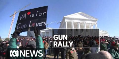 Gun-rights activists protest gun-control legislation in US state of Virginia | ABC News